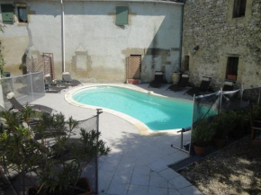 Hotels in Montaren-Et-Saint-Médiers